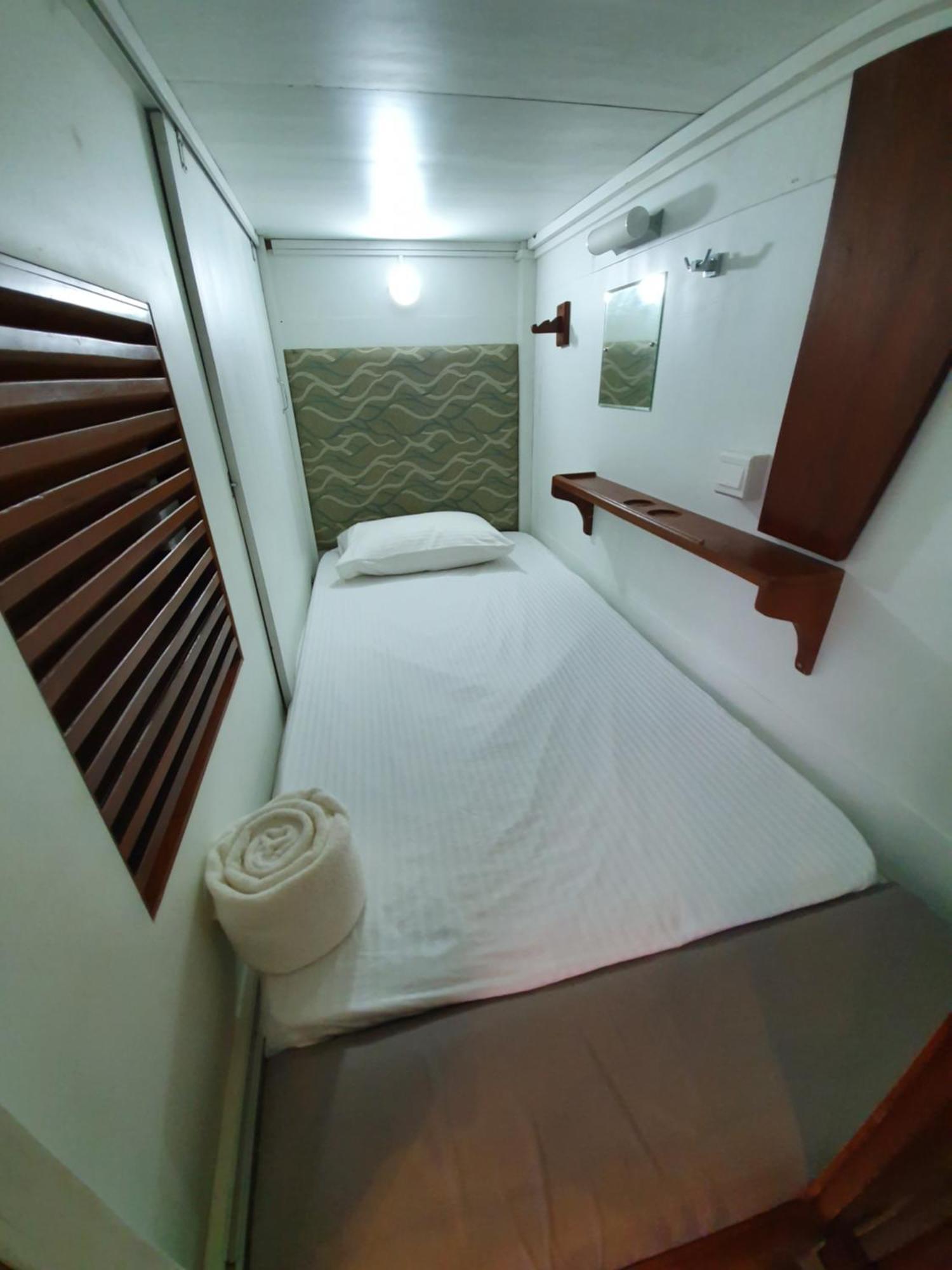Bed Station 210 Hotel Kandy Exterior photo
