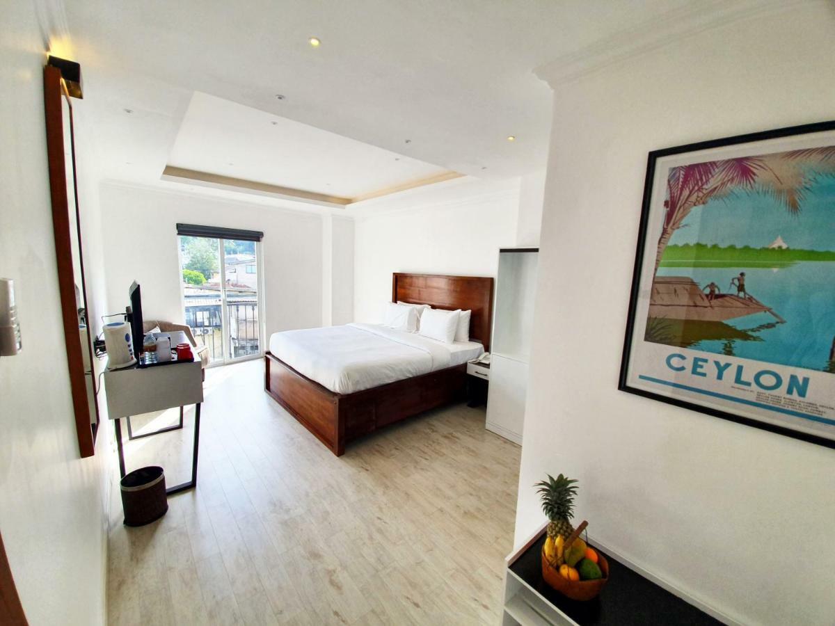 Bed Station 210 Hotel Kandy Exterior photo